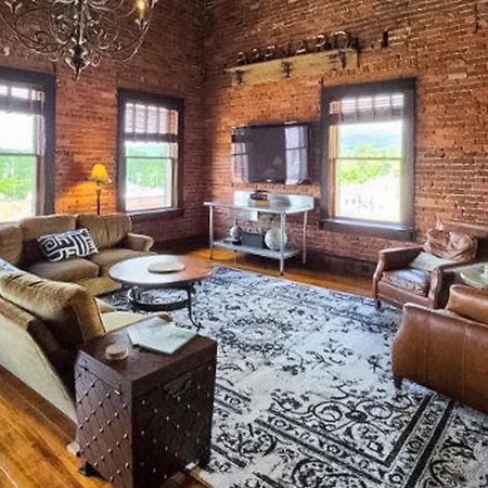 Brick Loft Penthouse On Main Apartment Brevard Luaran gambar