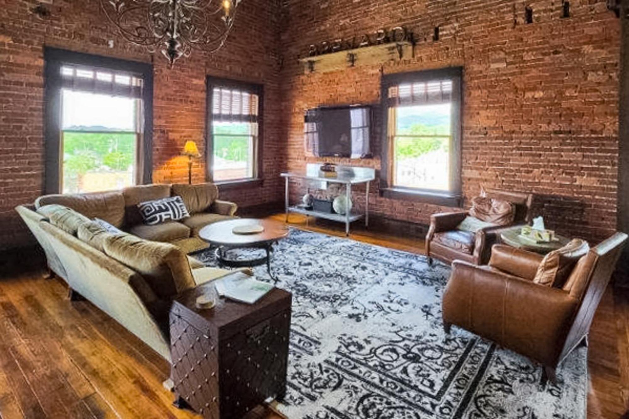 Brick Loft Penthouse On Main Apartment Brevard Luaran gambar